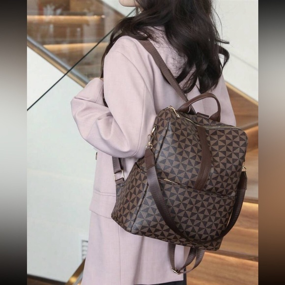 Large Capacity Backpack/Shoulder Bag Diamond Grid Design Bag - Picture 3 of 8